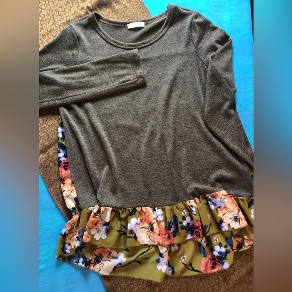 Sweater/poly multilevel top. - Picture 1 of 9